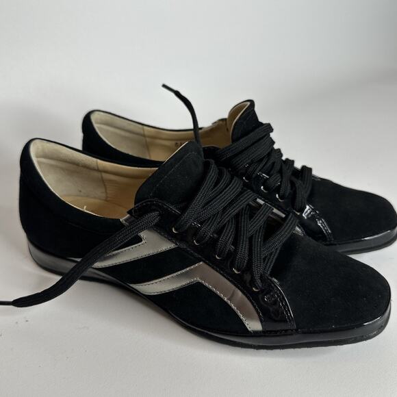 Amalfi Shoes - Amalfi By Rangoni Womens 6 1/2  Black Suede Leather Lace Up Sneakers Silver Trim